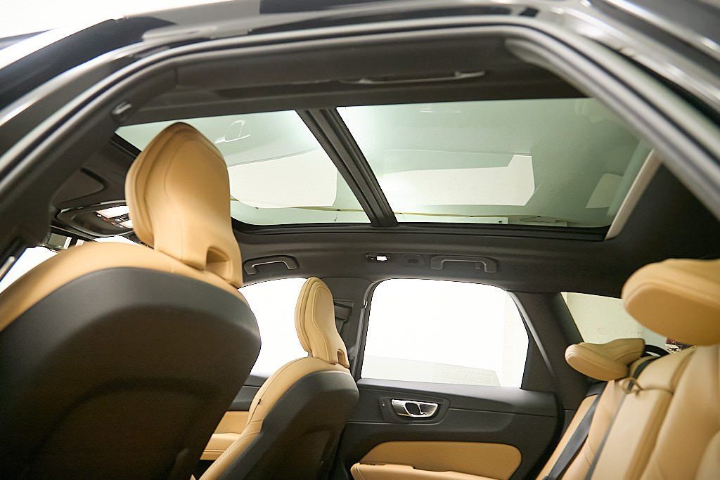 2023 VOLVO XC60 - Image 22