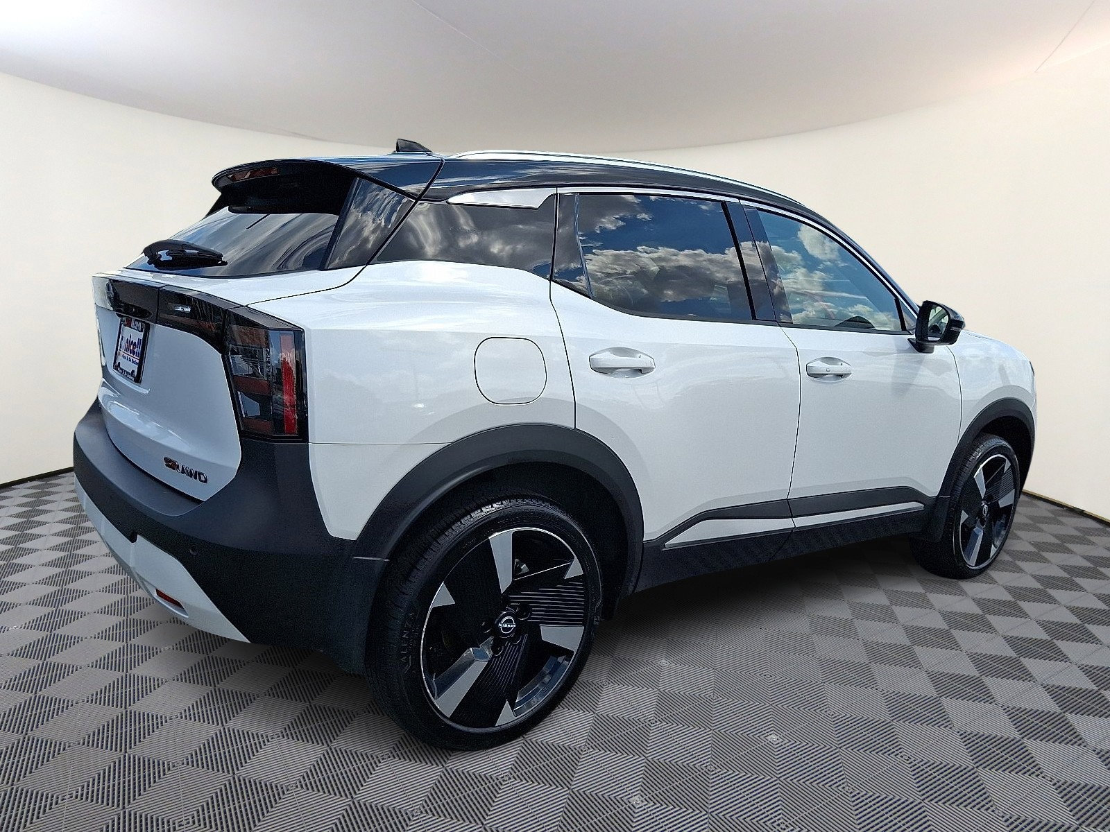 2025 Nissan Kicks SR photo 4