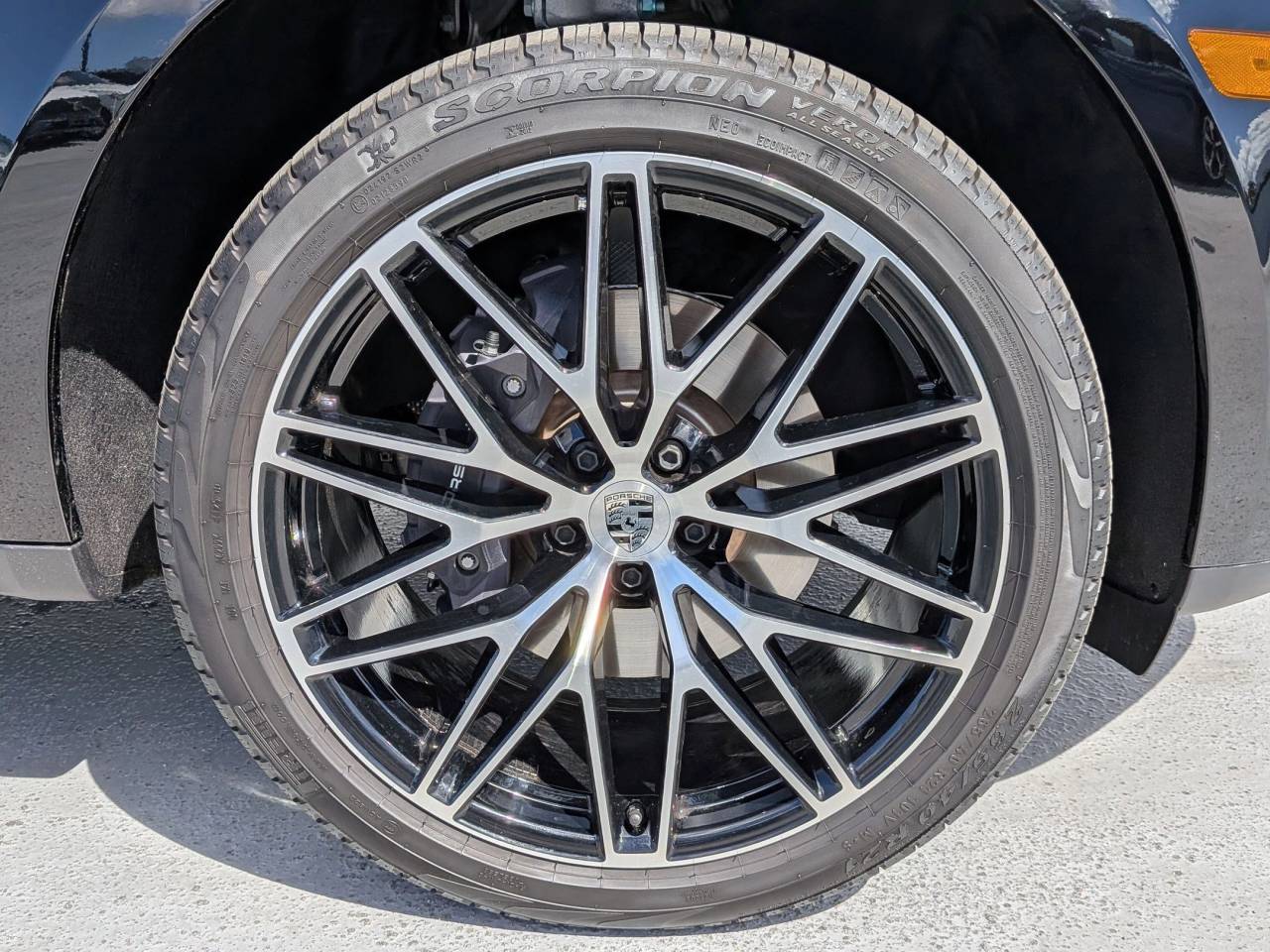 2025 Porsche Macan Base photo 27