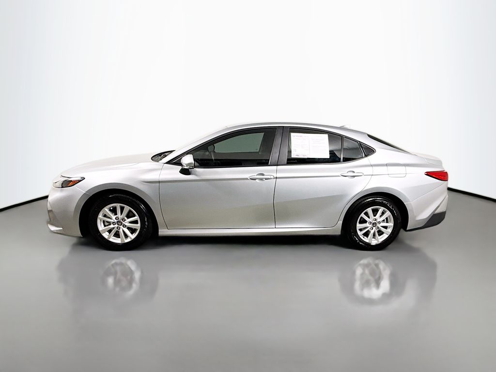 2025 Toyota Camry Hybrid LE photo 4