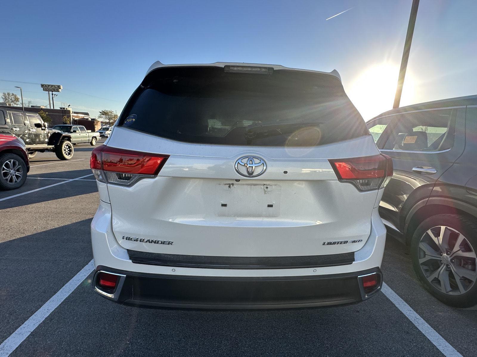 2019 Toyota Highlander Limited photo 2
