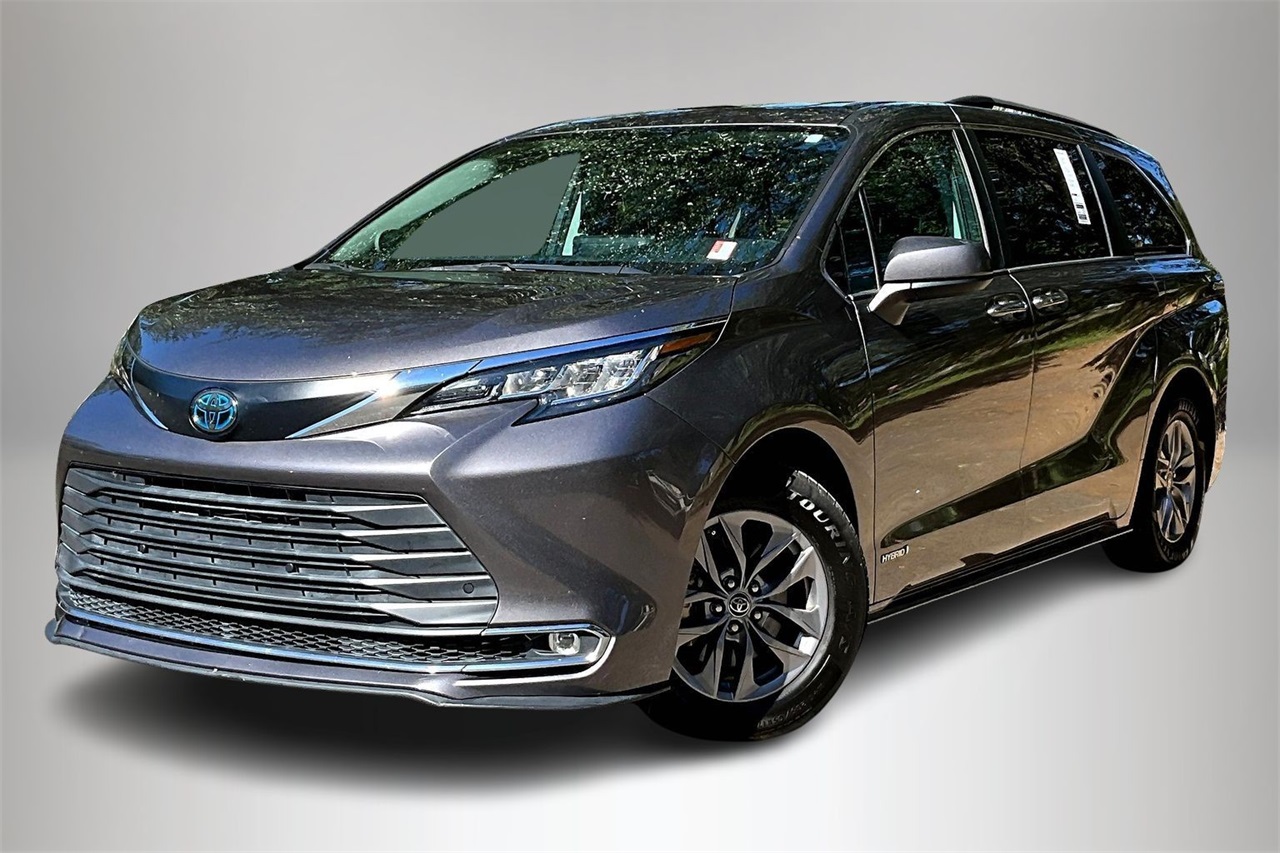 2021 Toyota Sienna XLE's photo