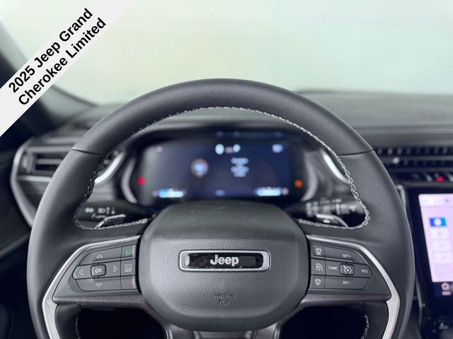 2025 Jeep Grand Cherokee Limited photo 32