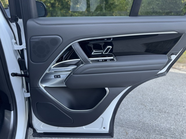 2024 Land Rover Range Rover SE photo 16
