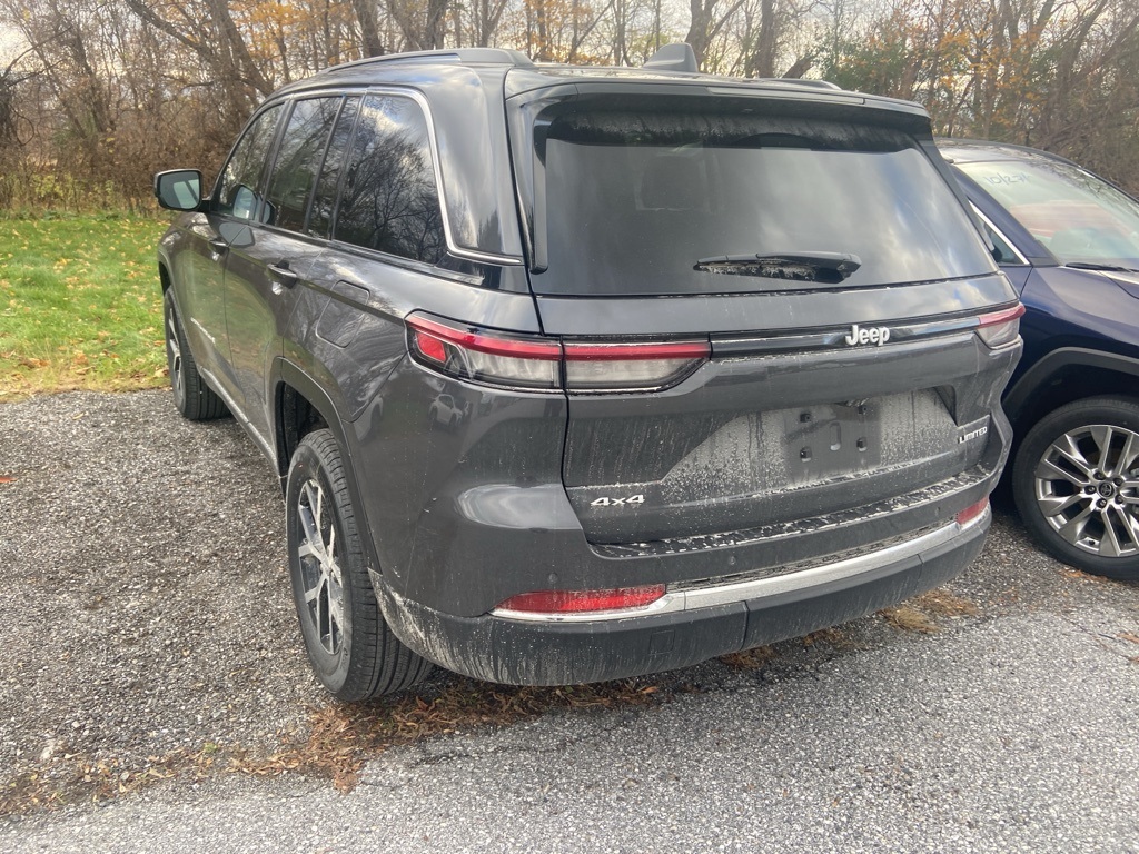 2025 Jeep Grand Cherokee Limited photo 3