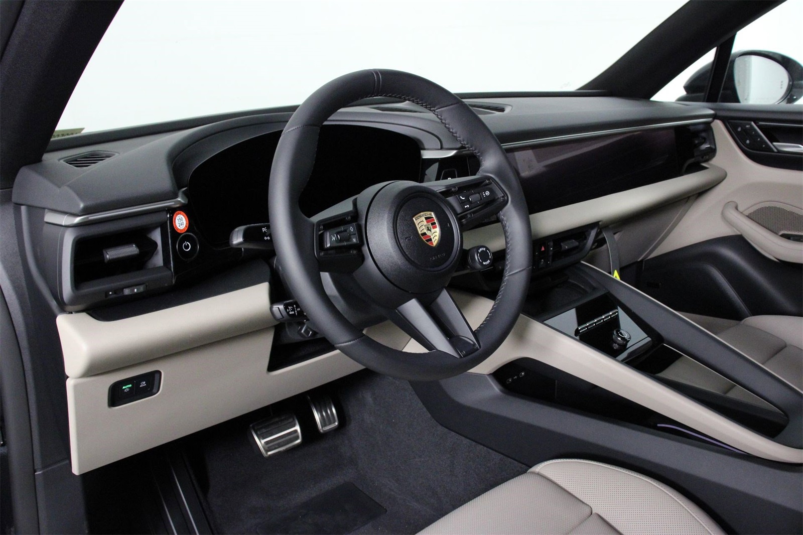 2025 Porsche Macan Electric photo 3