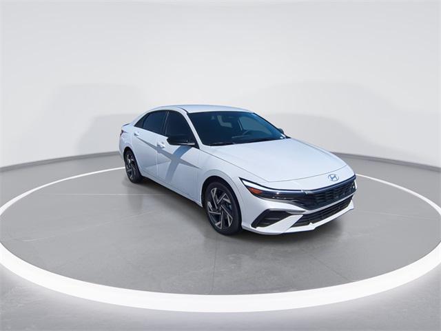 2025 Hyundai Elantra SEL Sport photo 2