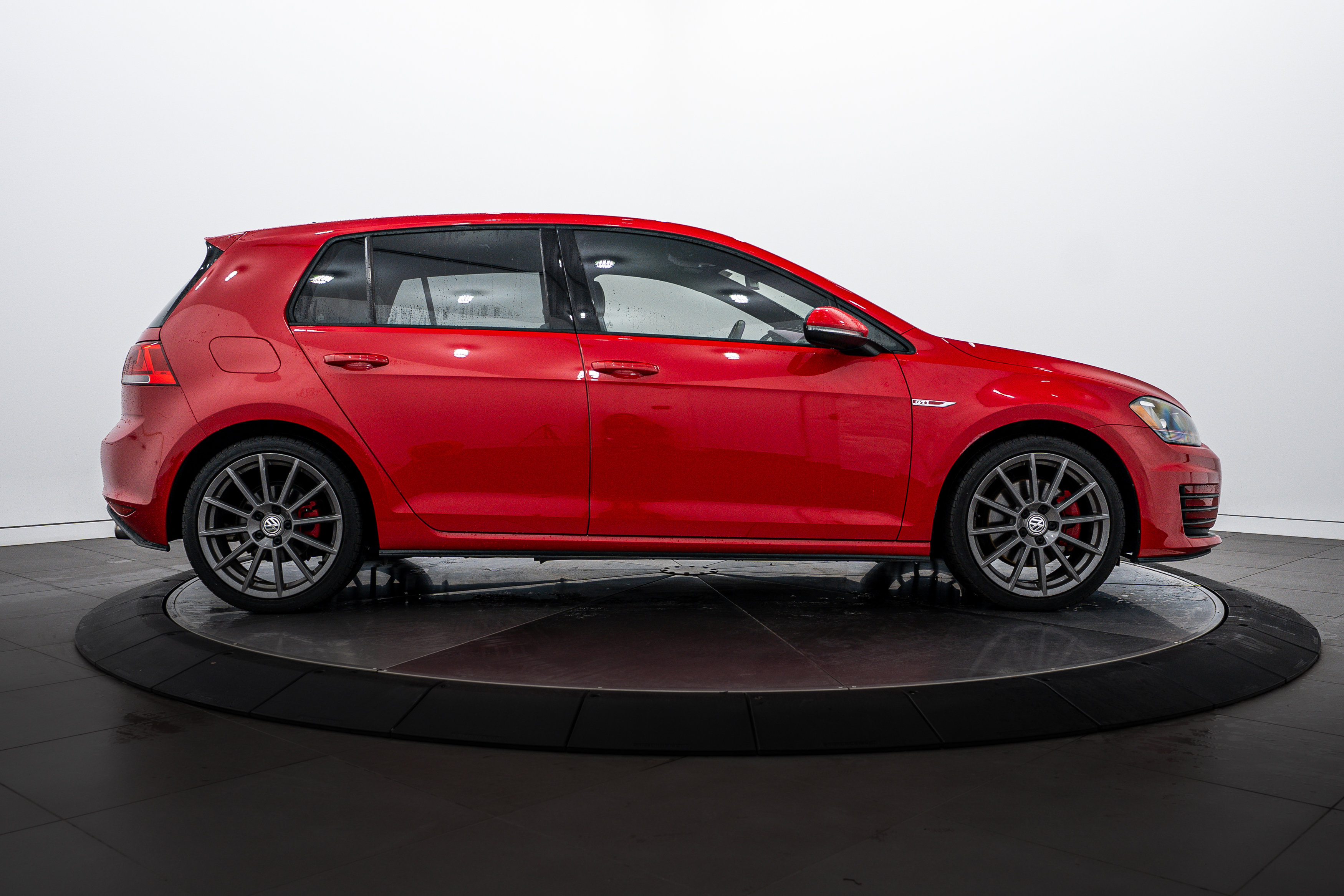 2015 Volkswagen Golf GTI SE photo 3