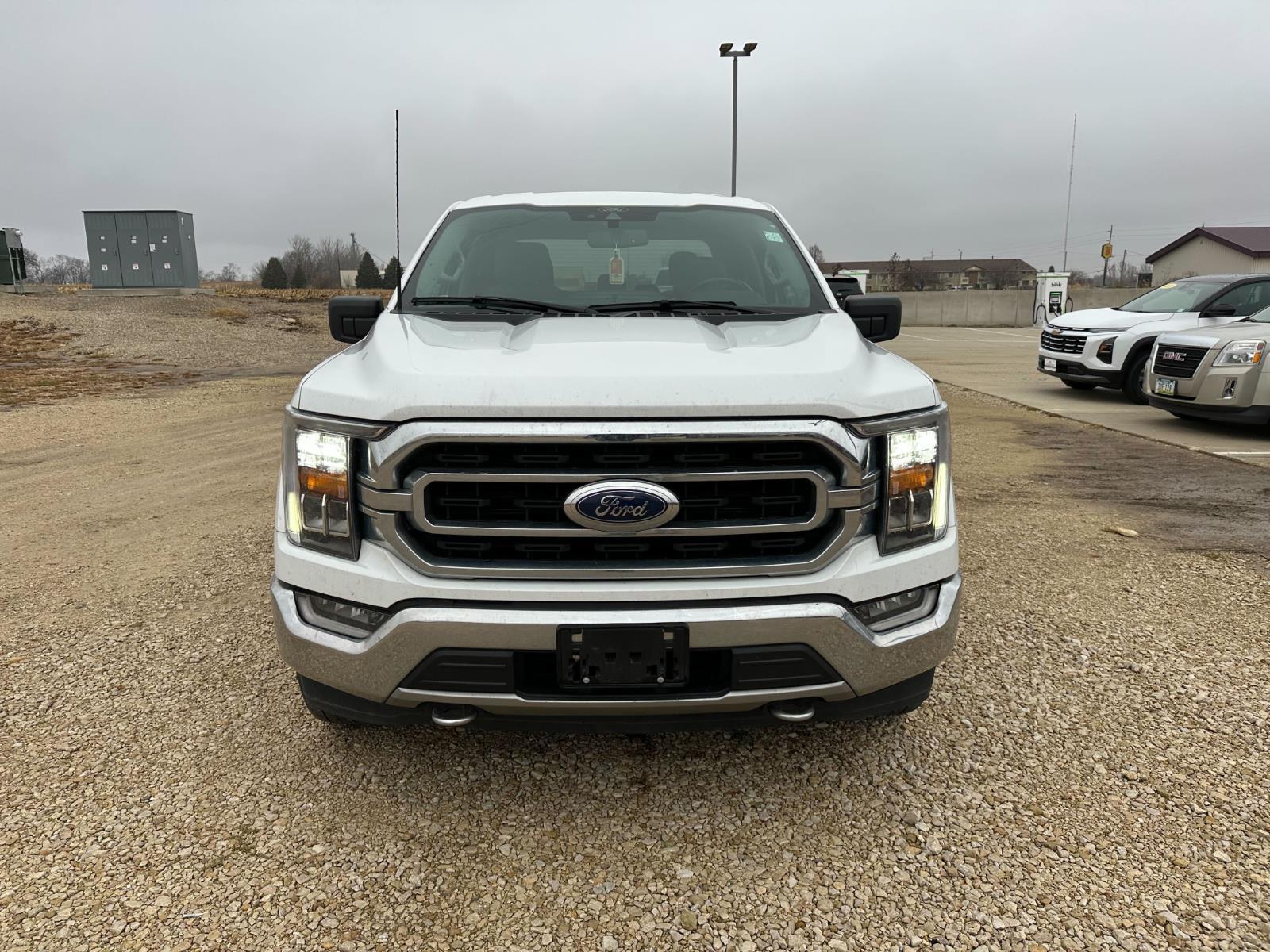 2021 Ford F-150 XLT photo 2