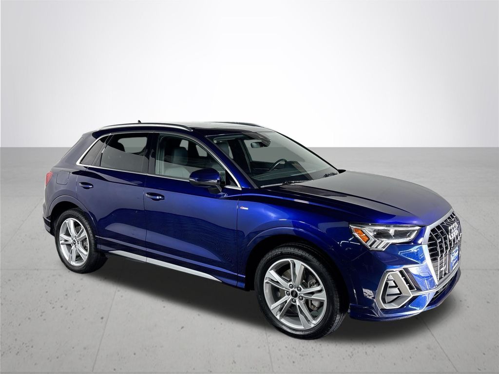 2021 Audi Q3 S line Premium Plus photo 3
