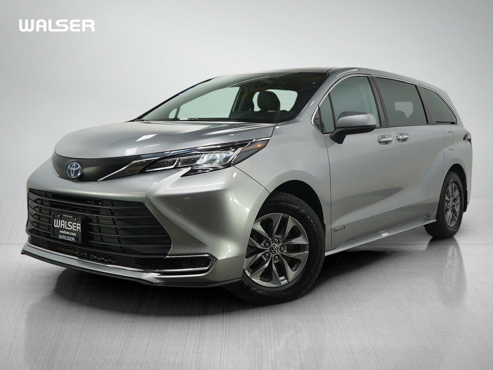 2021 Toyota Sienna LE's photo