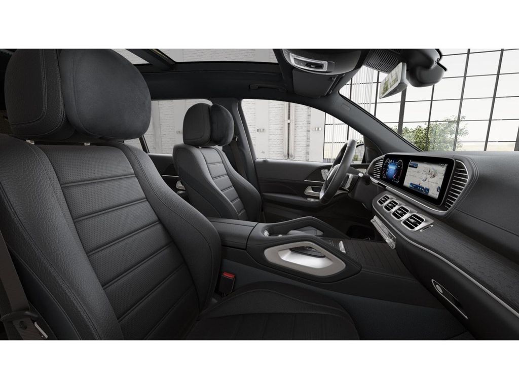 2026 Mercedes Benz GLS 450 4MATIC photo 4