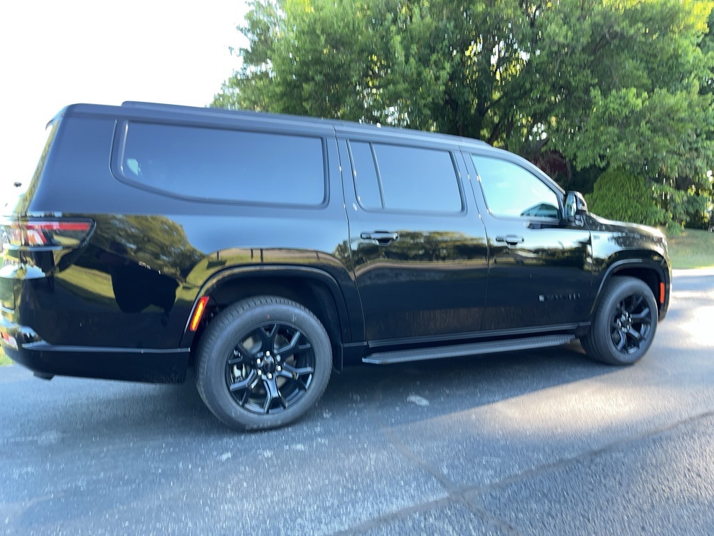 2025 Jeep Wagoneer Series II Carbide photo 20
