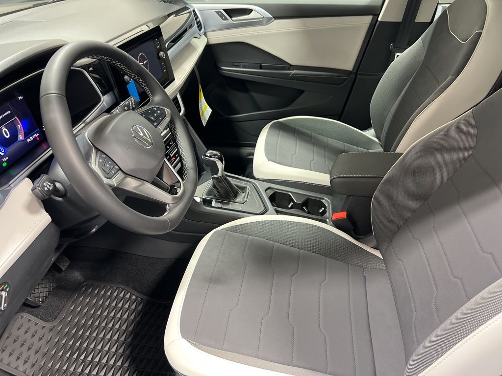 2025 Volkswagen Taos SE photo 9