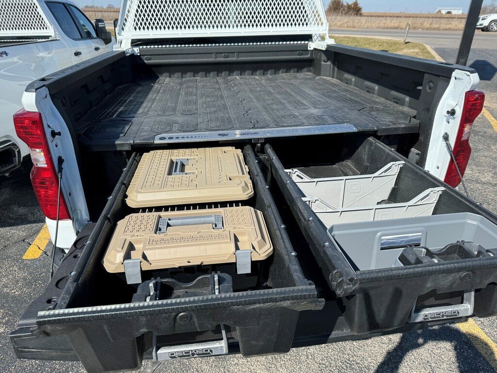 2023 Chevrolet Silverado 1500 photo 3