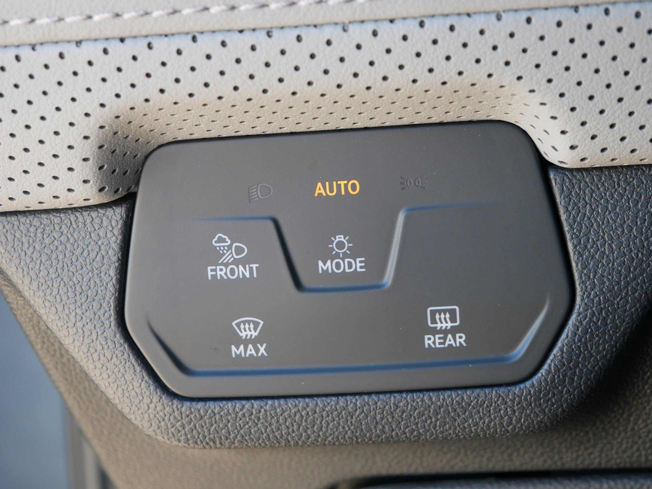 2025 Volkswagen Atlas Peak Edition SE photo 10