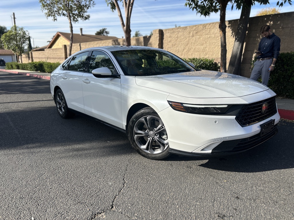 Used 2024 White Honda EX-L image 1