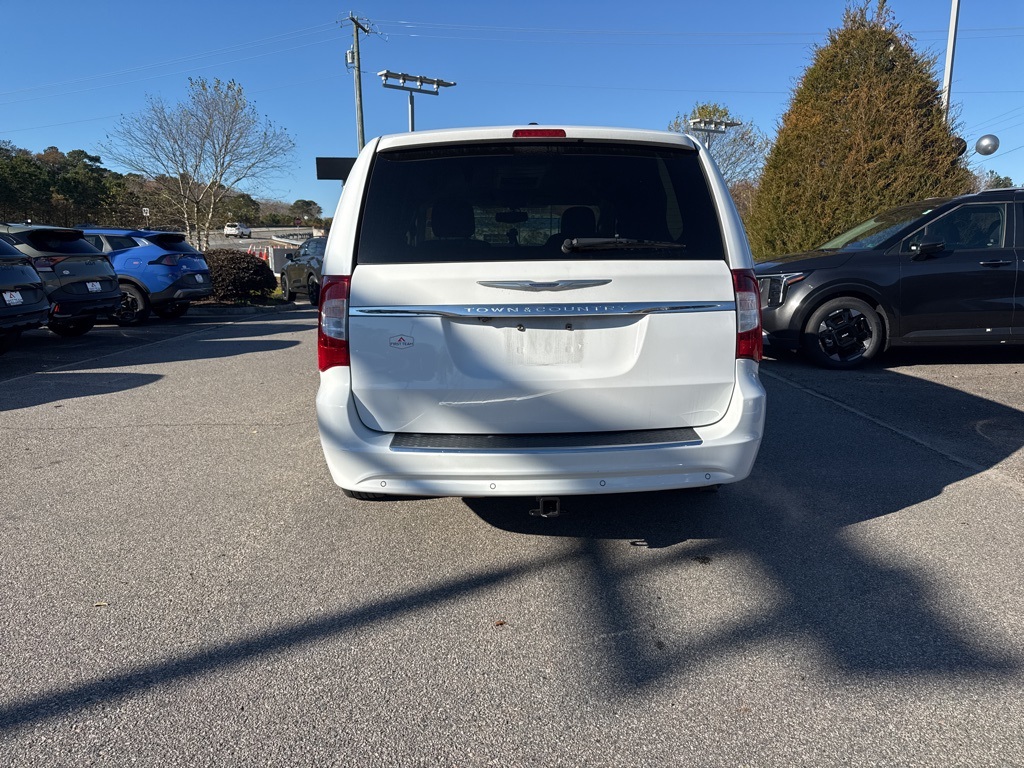2016 Chrysler Town & Country Touring photo 4