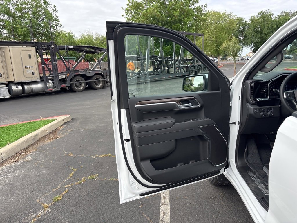 2025 Chevrolet Silverado 1500 LT photo 13