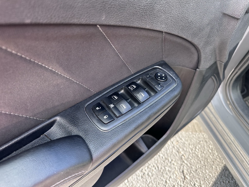 2019 Dodge Charger SXT photo 4