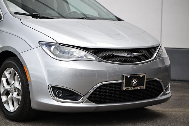 2019 Chrysler Pacifica Touring Plus photo 2