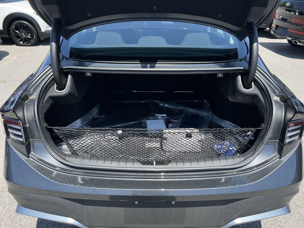 2025 Hyundai Sonata SE photo 2