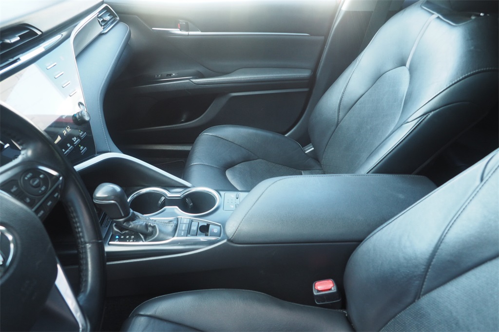 2019 Toyota Camry XSE photo 9