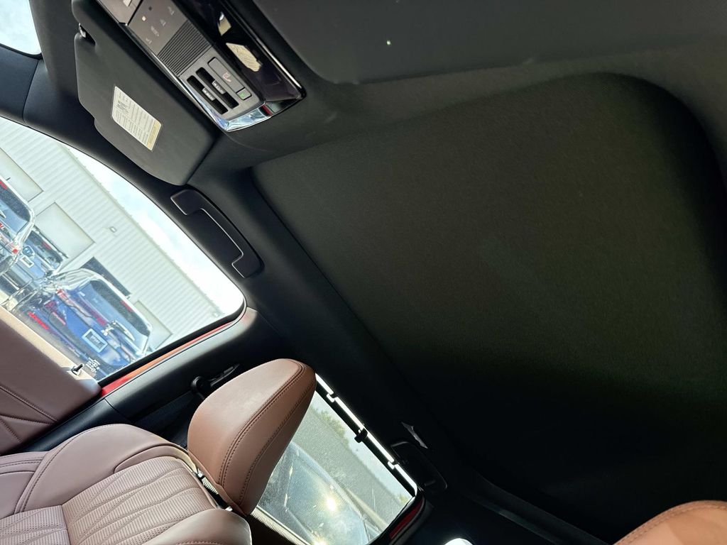 2025 Mitsubishi Outlander SEL photo 36