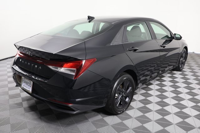 2023 Hyundai Elantra SEL photo 7