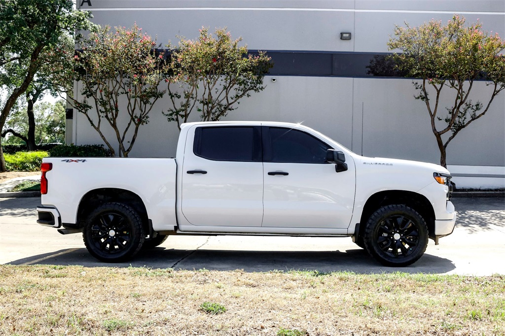 2023 Chevrolet Silverado 1500 Custom photo 4