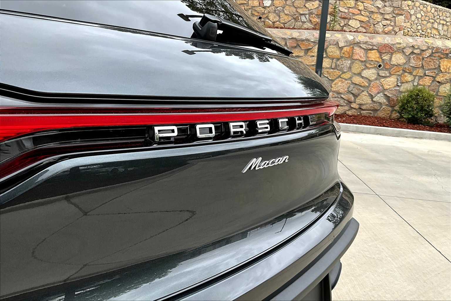 2026 Porsche Macan T photo 22