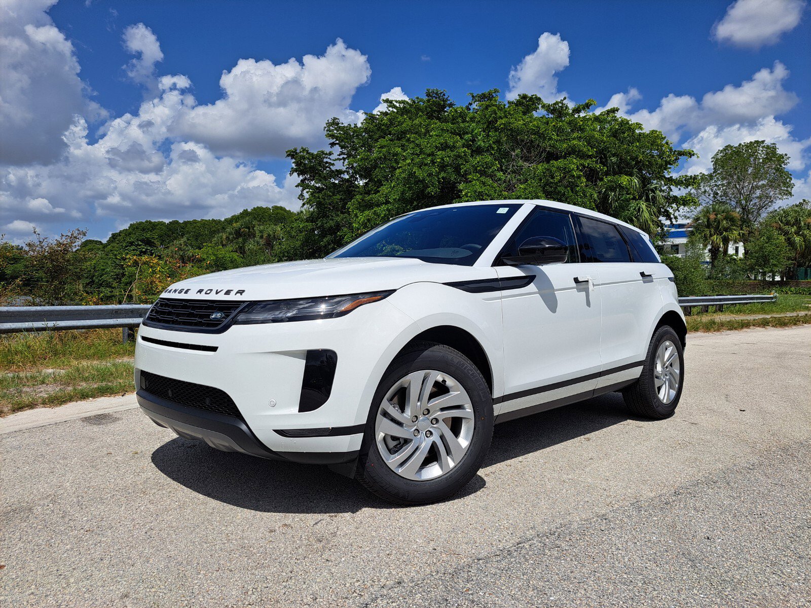 2026 Land Rover Range Rover Evoque S's photo