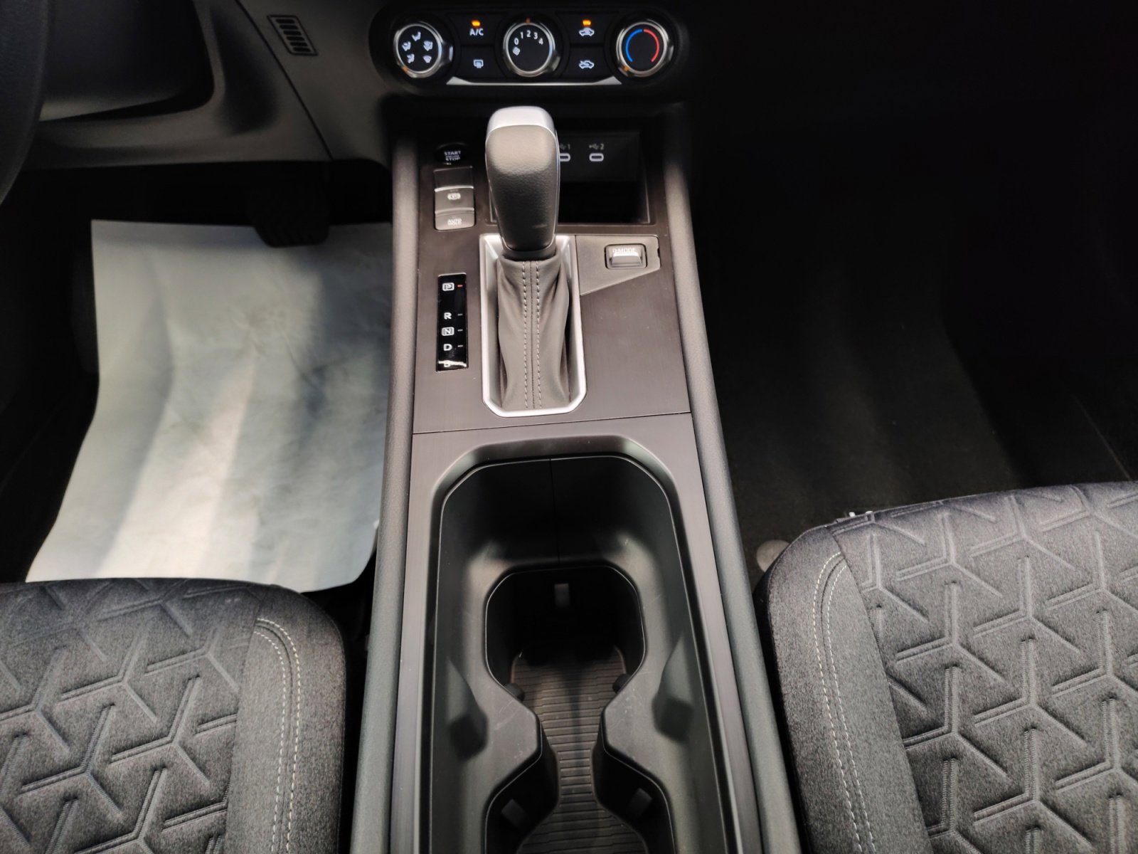 2026 Nissan Kicks SV photo 14