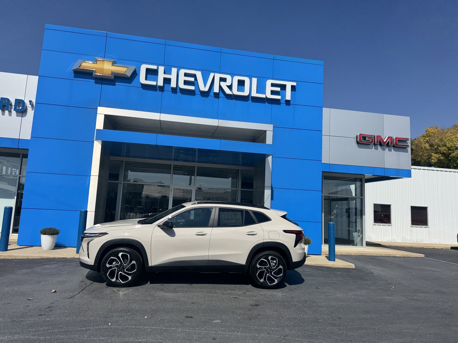 2026 Chevrolet Trax photo 2