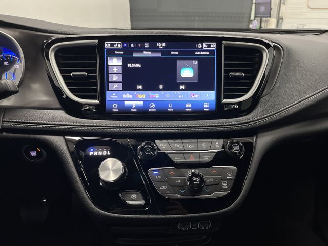 2025 Chrysler Pacifica photo 8