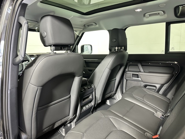 2025 Land Rover Defender 110 S photo 16