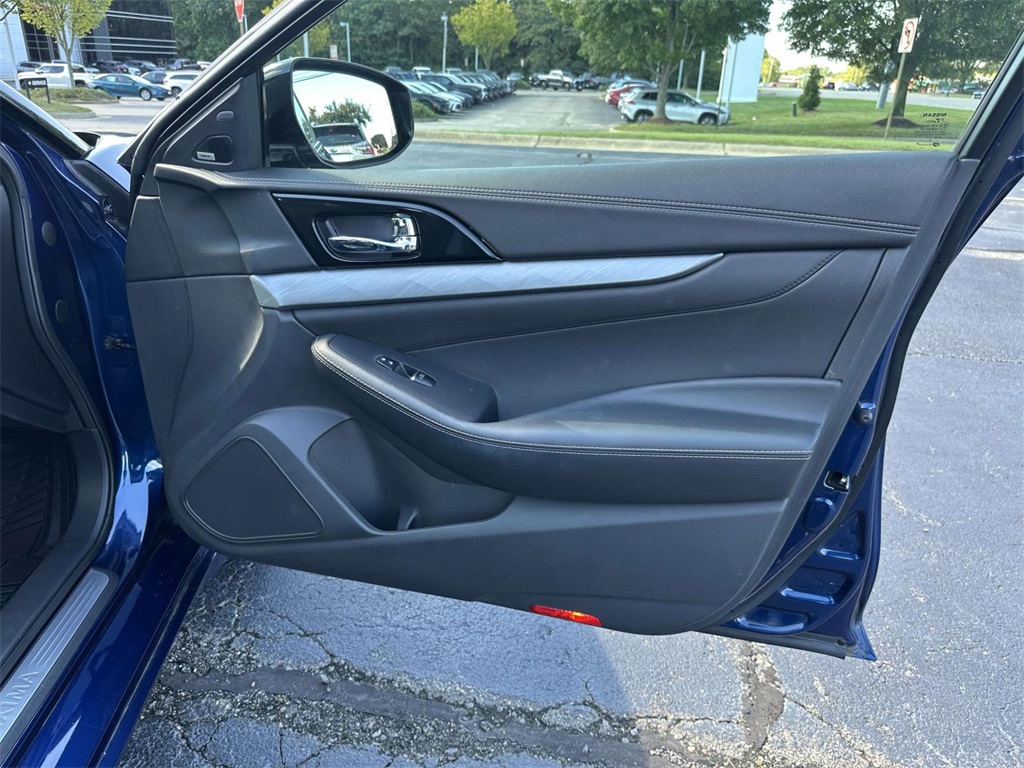 2017 Nissan Maxima SL photo 9