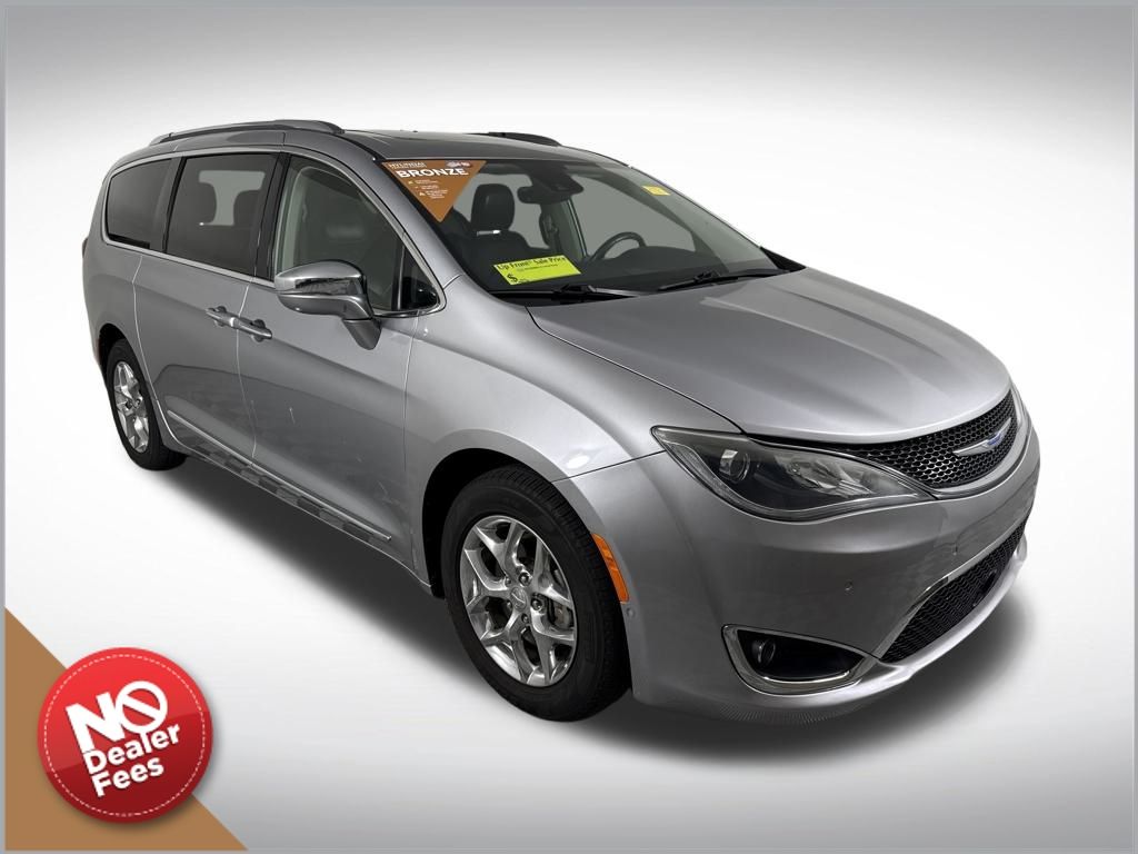 2018 Chrysler Pacifica Limited's photo