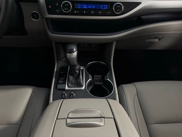 2017 Toyota Highlander XLE photo 18