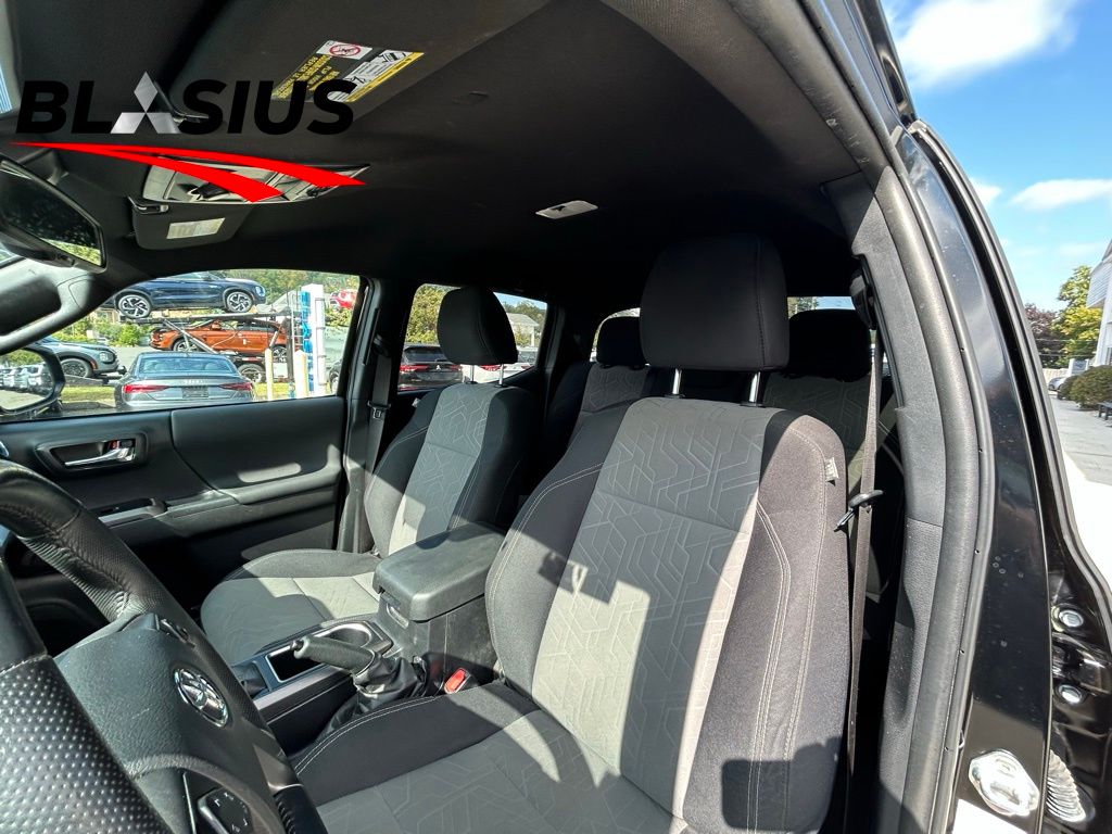 2023 Toyota Tacoma TRD Off-Road photo 7