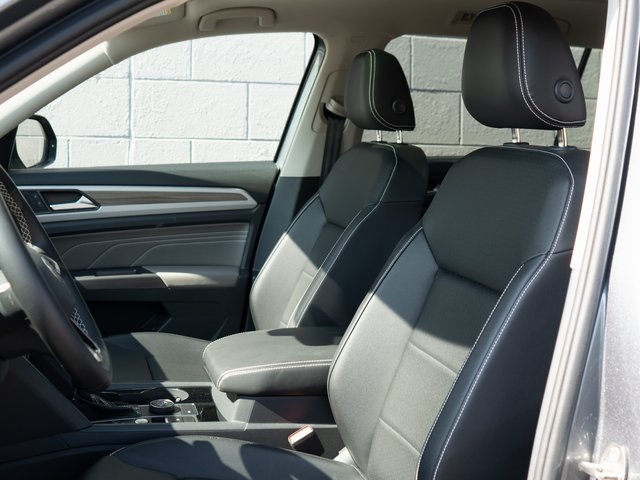 2023 Volkswagen Atlas SEL photo 5