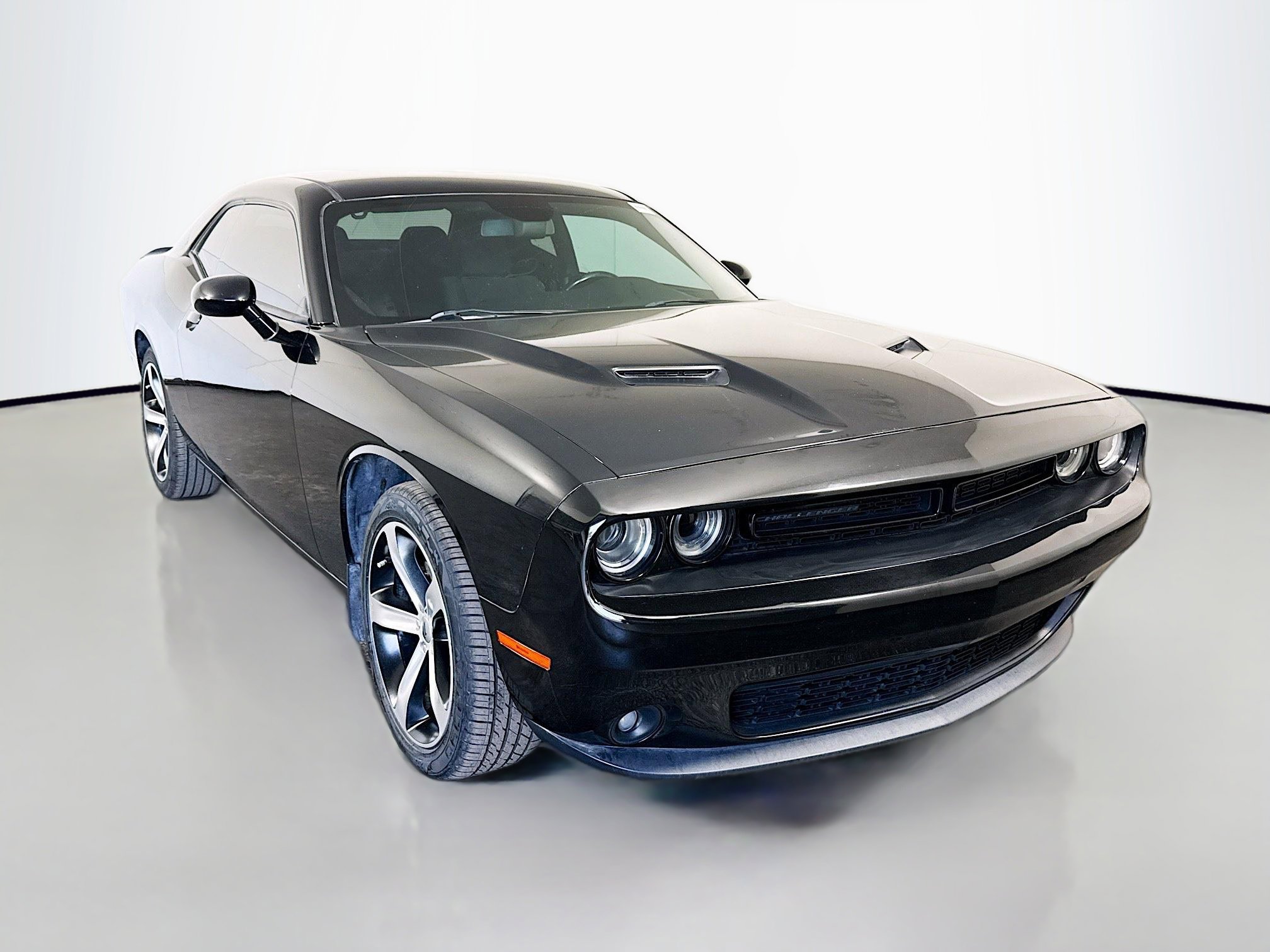 2018 Dodge Challenger SXT's photo