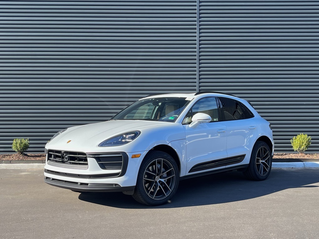2025 Porsche Macan's photo