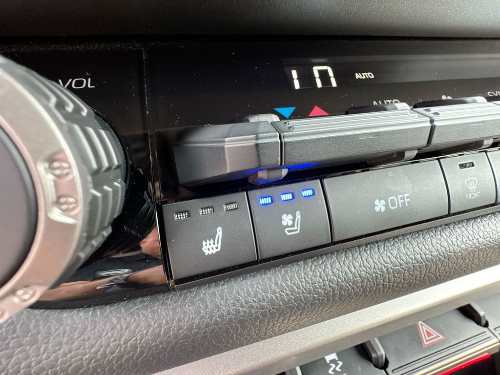 2025 Toyota Tundra Limited photo 35
