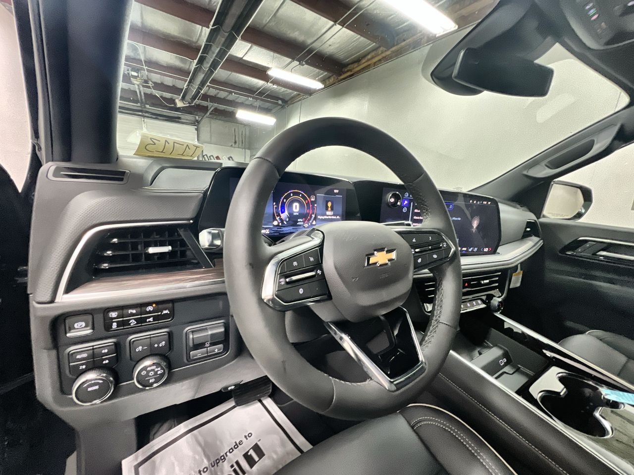 2025 Chevrolet Suburban Premier photo 10