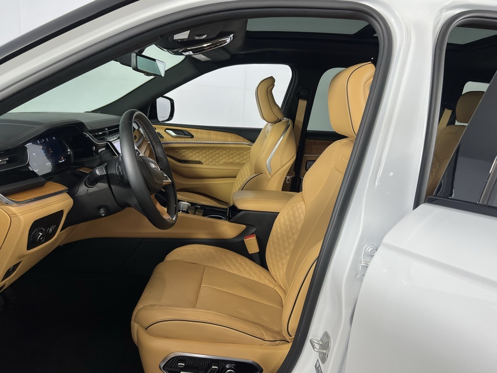 2024 Jeep Grand Cherokee Summit photo 13
