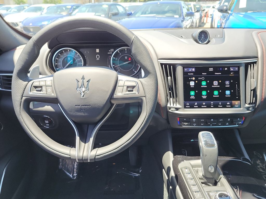 2024 Maserati Levante GT photo 5