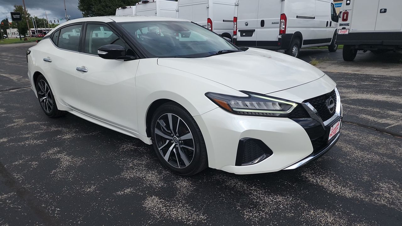 2023 Nissan Maxima SV photo 2