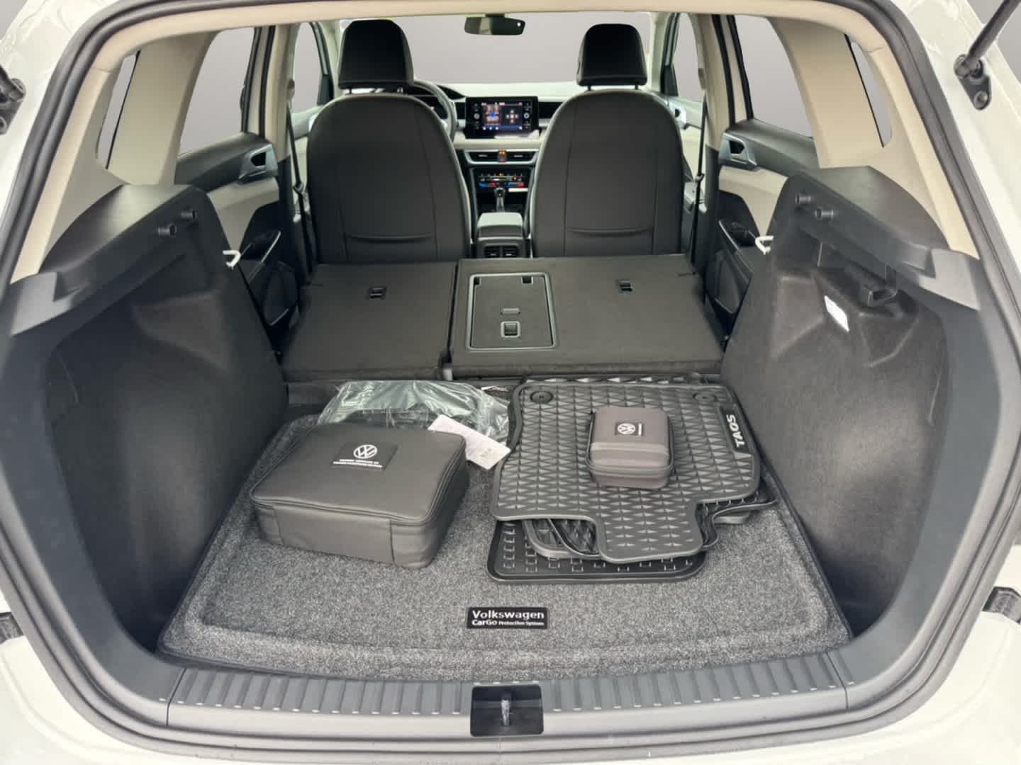 2025 Volkswagen Taos SE photo 32