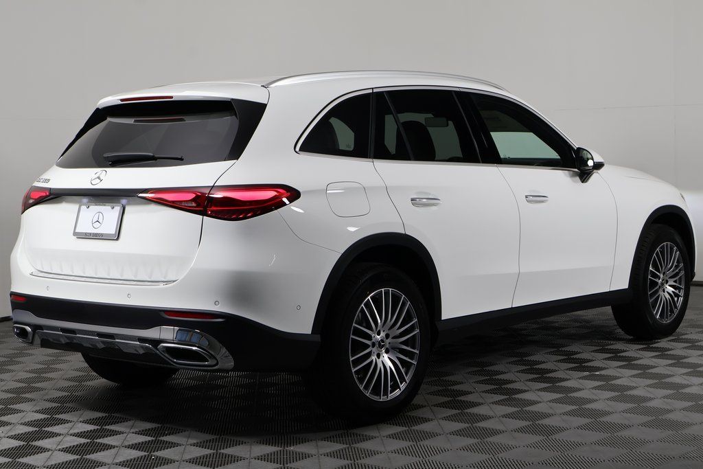 2026 Mercedes Benz GLC 300 photo 2